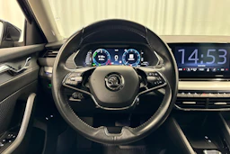musta Skoda Octavia 2021 kuva 12.