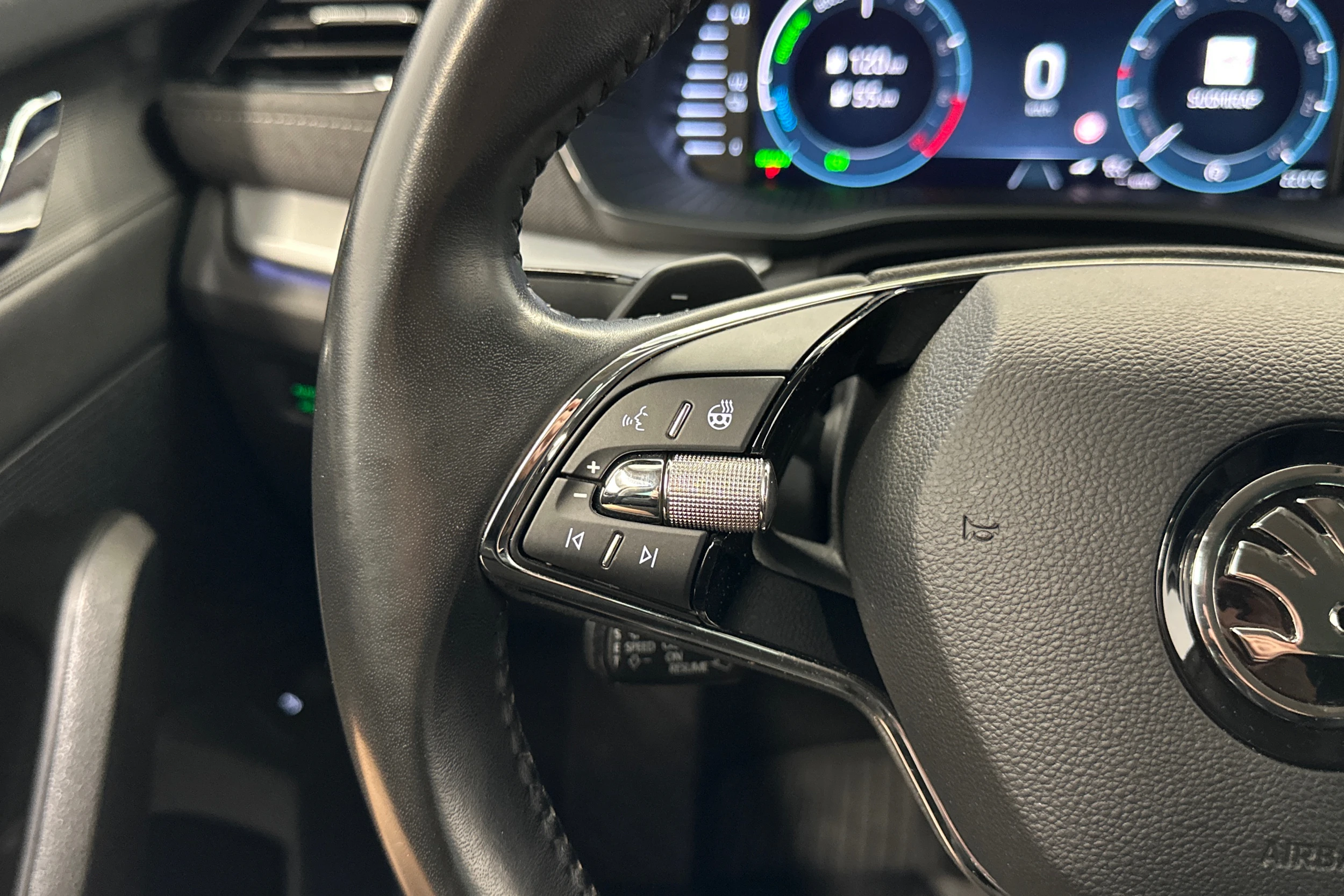 musta Skoda Octavia 2021 kuva 13.