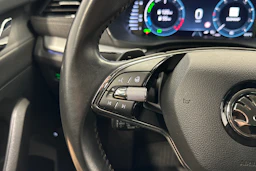 musta Skoda Octavia 2021 kuva 13.