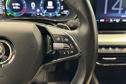 musta Skoda Octavia 2021 kuva 14.