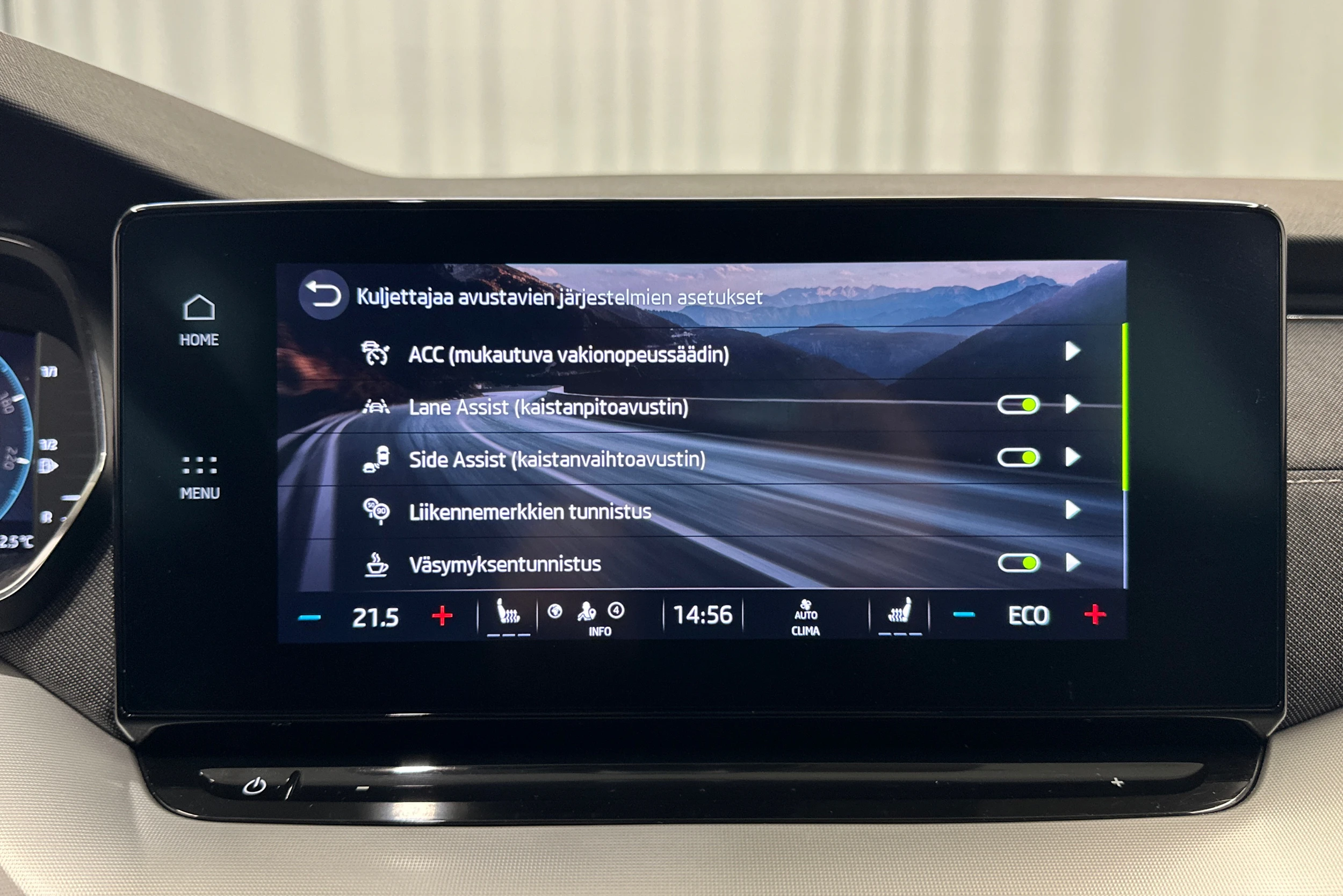 musta Skoda Octavia 2021 kuva 19.
