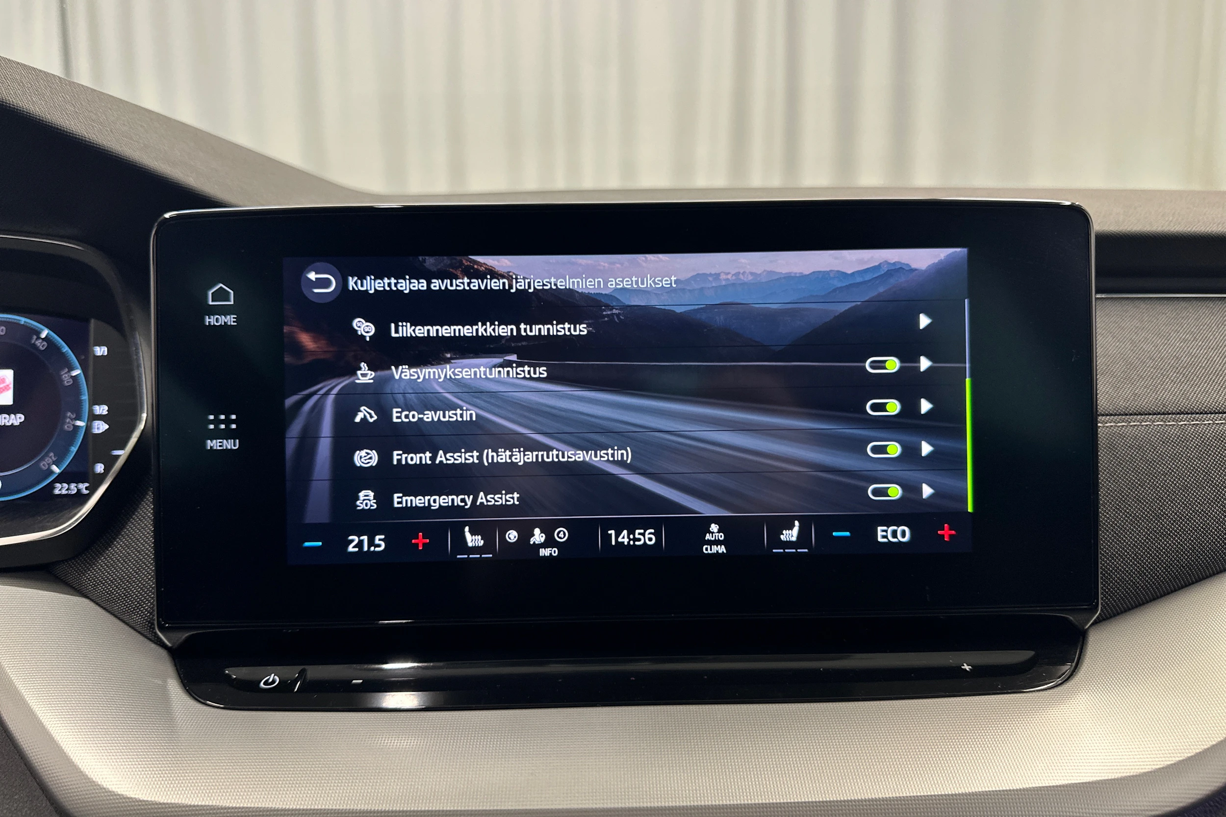 musta Skoda Octavia 2021 kuva 20.