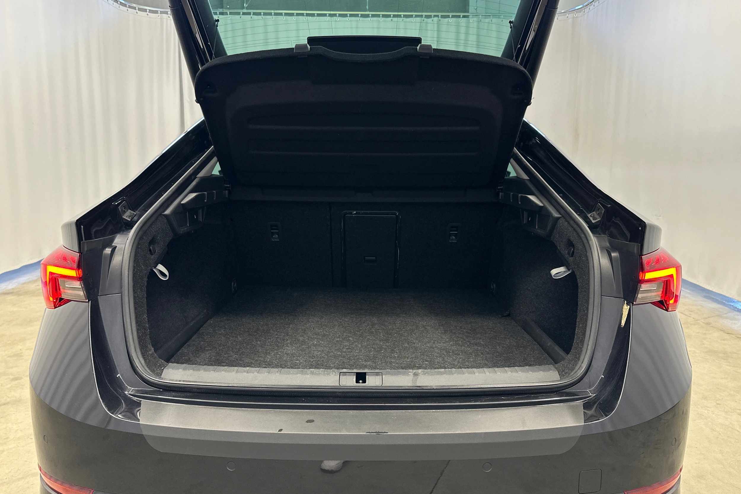 musta Skoda Octavia 2021 kuva 27.