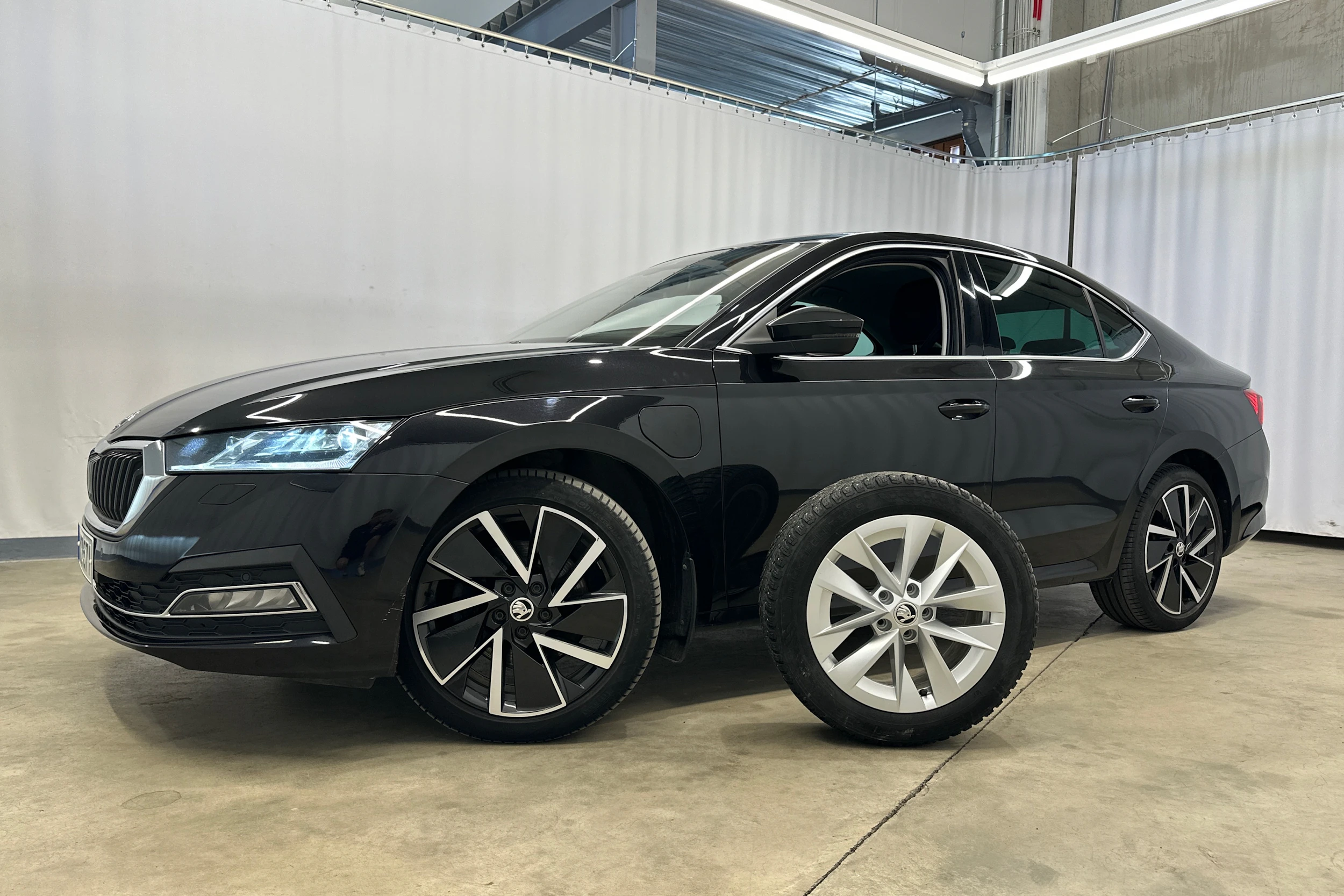 musta Skoda Octavia 2021 kuva 29.
