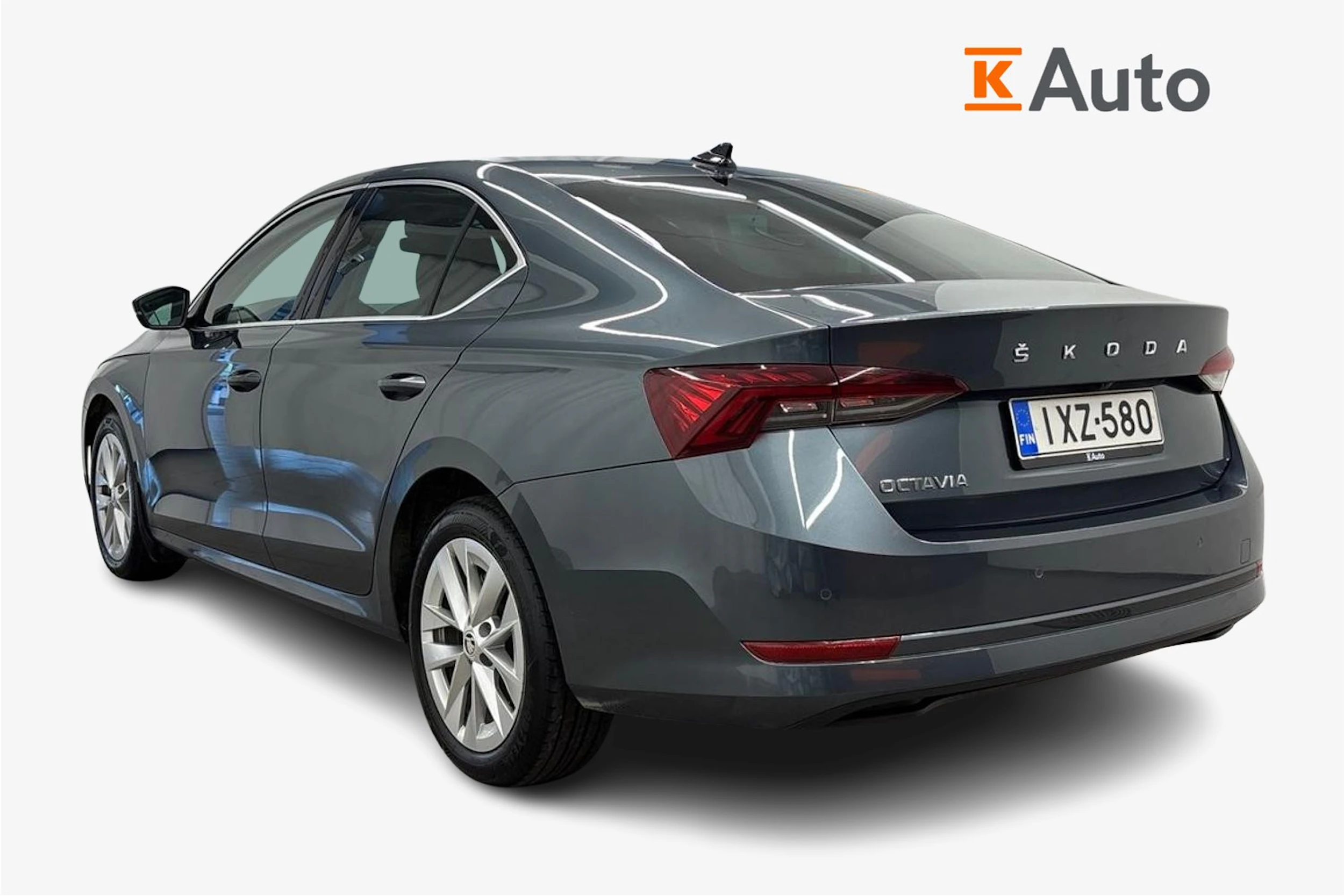 harmaa Skoda Octavia 2021 kuva 3.