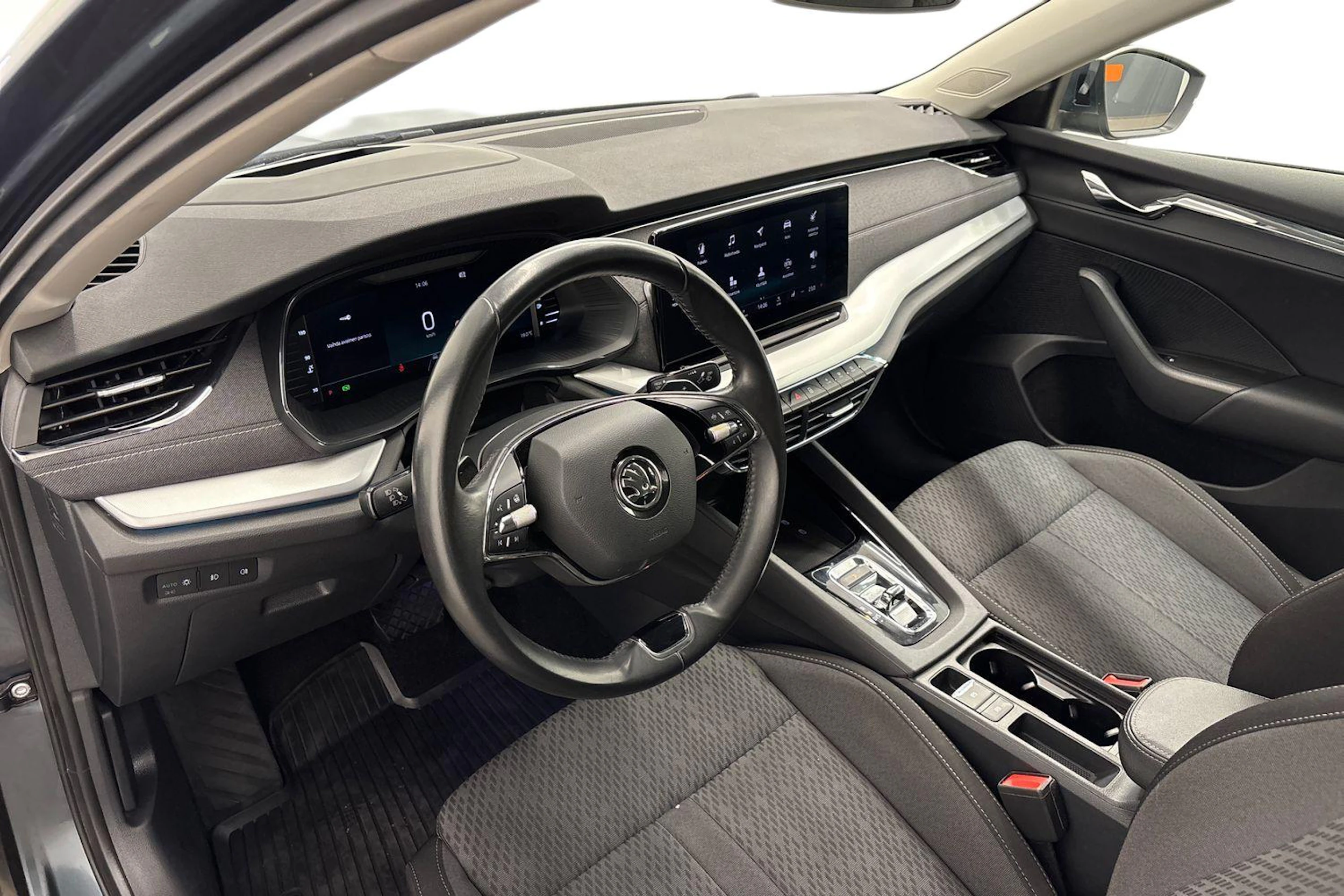 harmaa Skoda Octavia 2021 kuva 8.