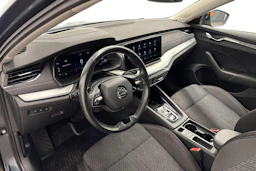 harmaa Skoda Octavia 2021 kuva 8.