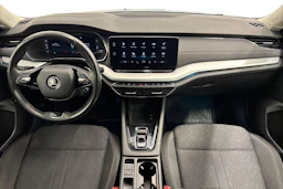 harmaa Skoda Octavia 2021 kuva 9.