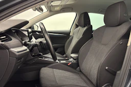 harmaa Skoda Octavia 2021 kuva 15.