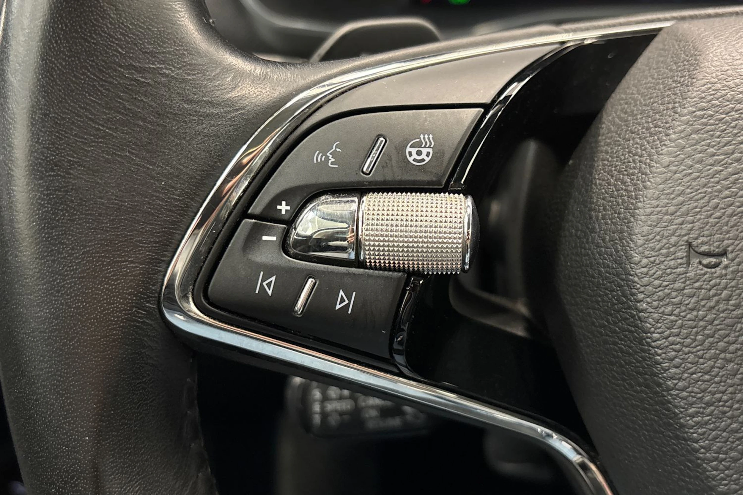 harmaa Skoda Octavia 2021 kuva 17.