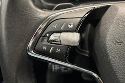 harmaa Skoda Octavia 2021 kuva 17.