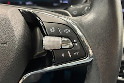 harmaa Skoda Octavia 2021 kuva 18.