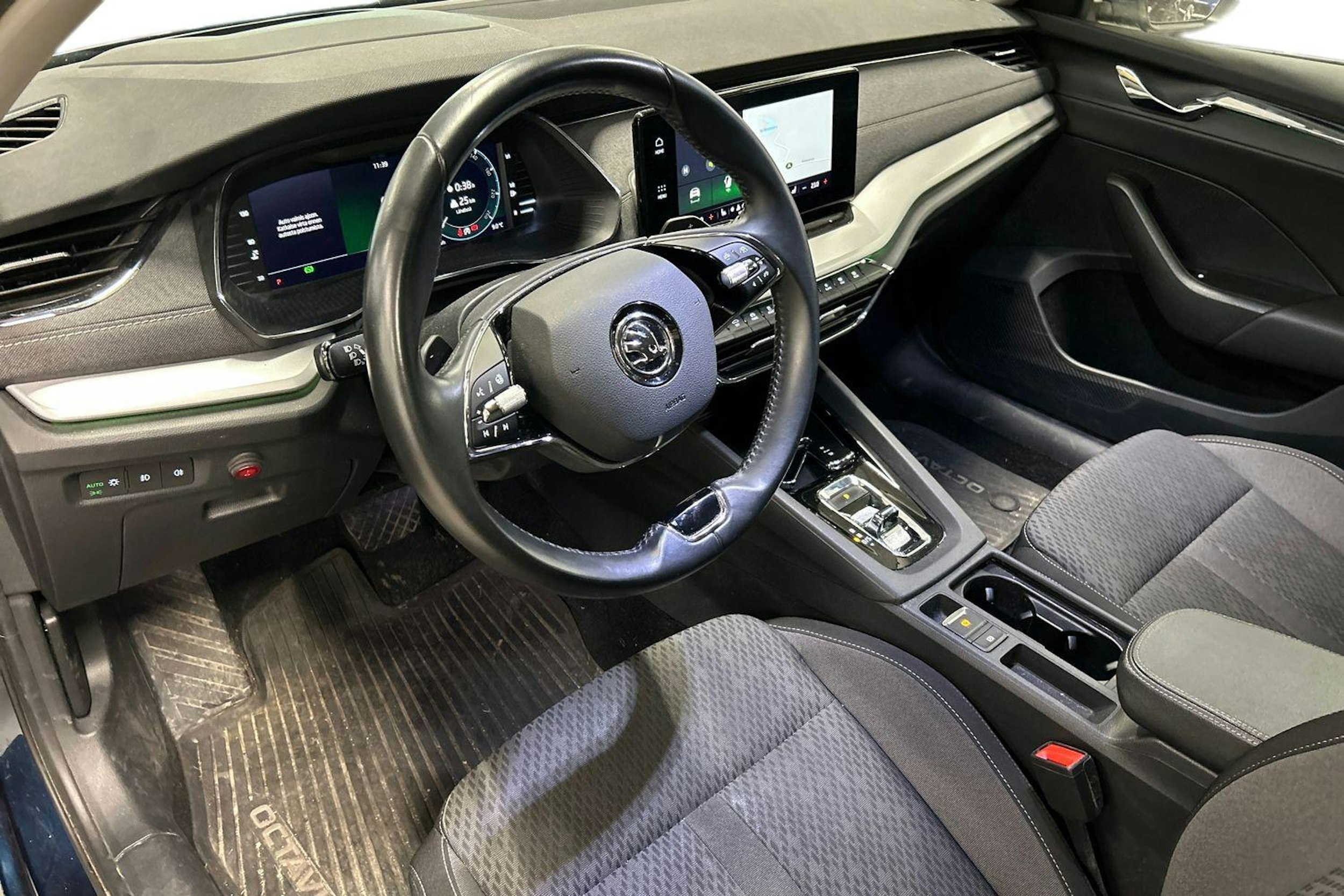 sininen Skoda Octavia 2021 kuva 3.