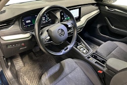 sininen Skoda Octavia 2021 kuva 3.