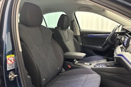 sininen Skoda Octavia 2021 kuva 14.