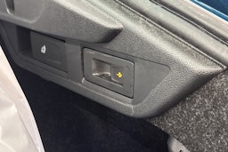 sininen Skoda Octavia 2021 kuva 16.