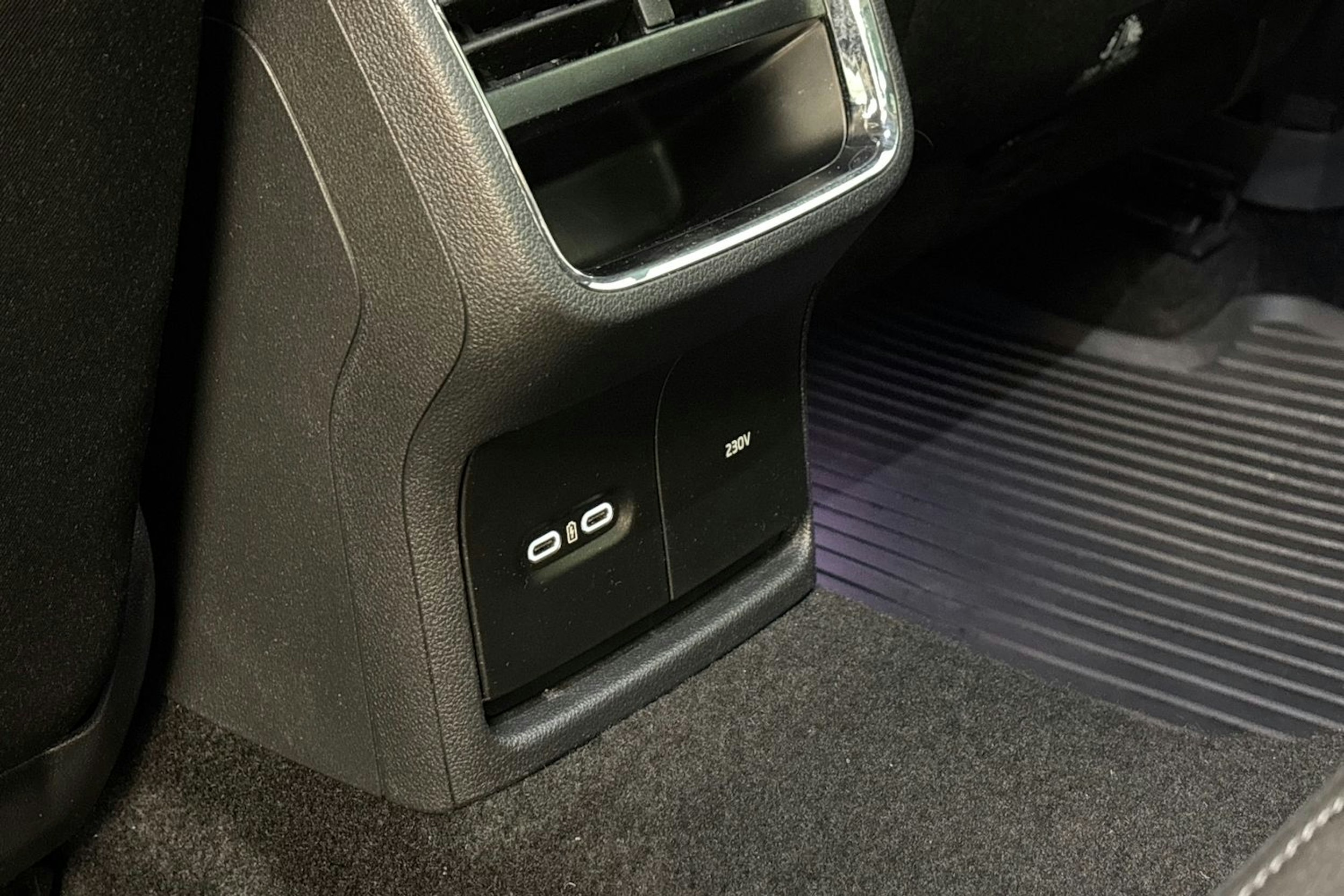 sininen Skoda Octavia 2021 kuva 17.