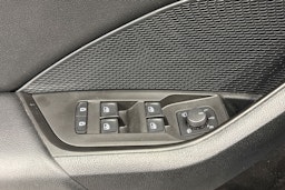 sininen Skoda Octavia 2021 kuva 18.