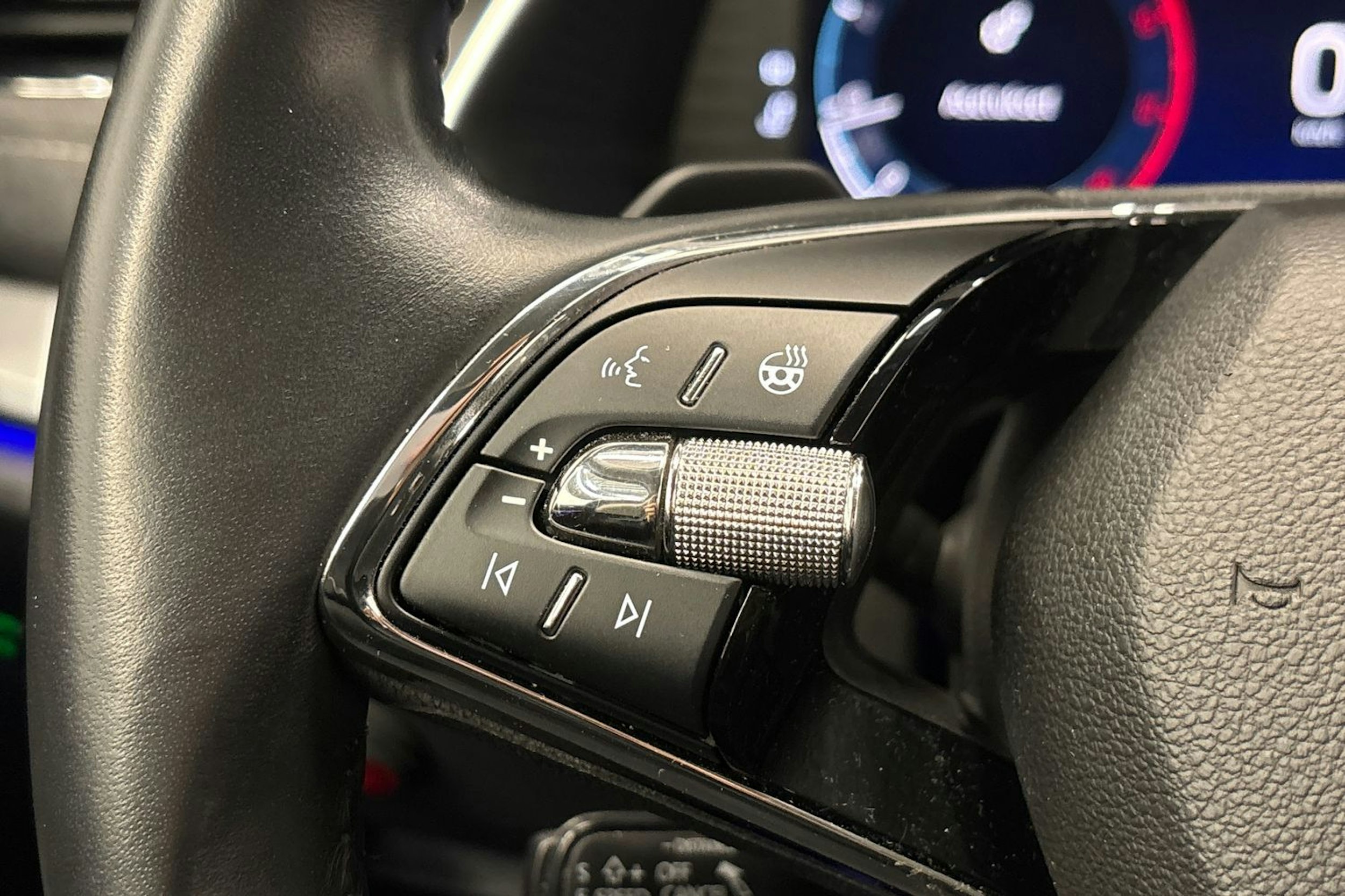 sininen Skoda Octavia 2021 kuva 21.