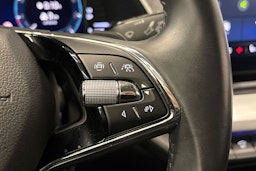 sininen Skoda Octavia 2021 kuva 22.