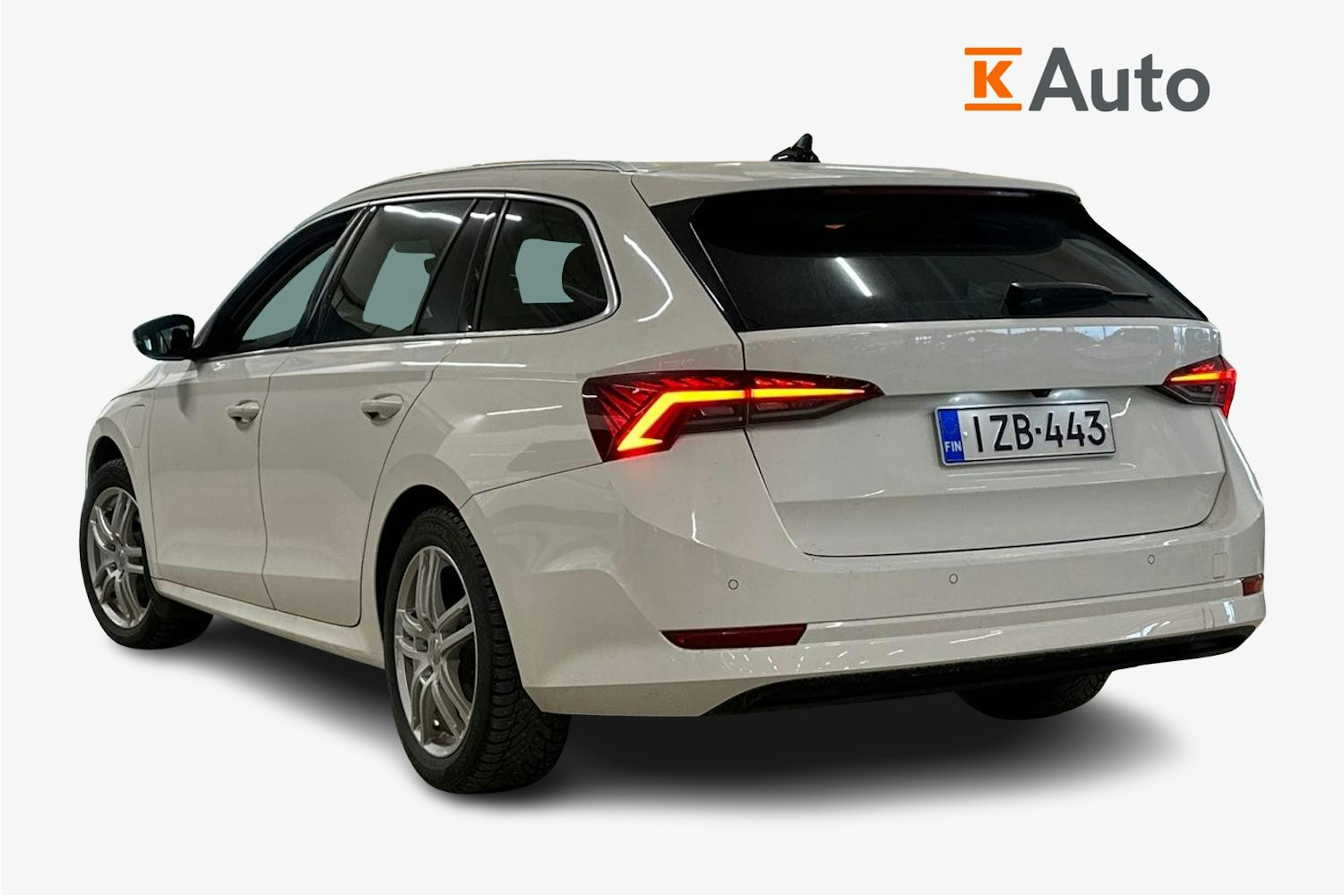 valkoinen Skoda Octavia 2021 kuva 2.