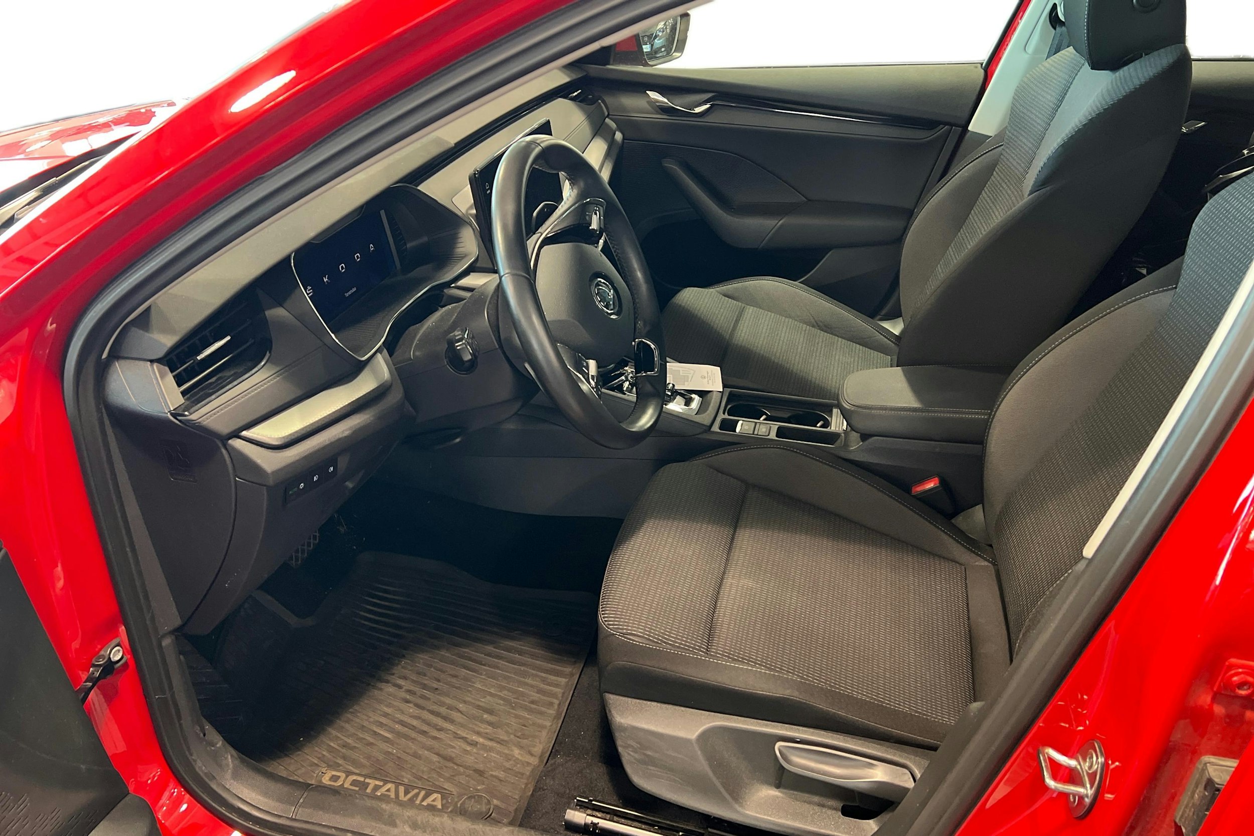 Punainen Skoda OCTAVIA 2021 kuva 3.