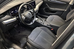 harmaa Skoda Octavia 2021 kuva 3.