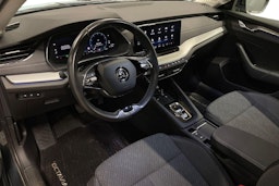 harmaa Skoda Octavia 2021 kuva 7.