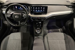 harmaa Skoda Octavia 2021 kuva 9.