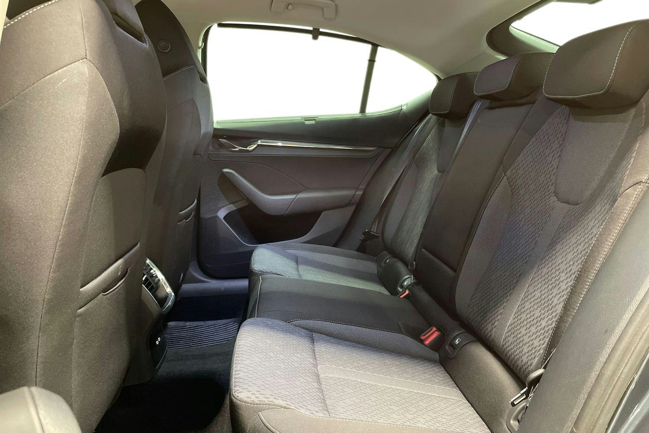 harmaa Skoda Octavia 2021 kuva 10.