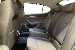 harmaa Skoda Octavia 2021 kuva 10.