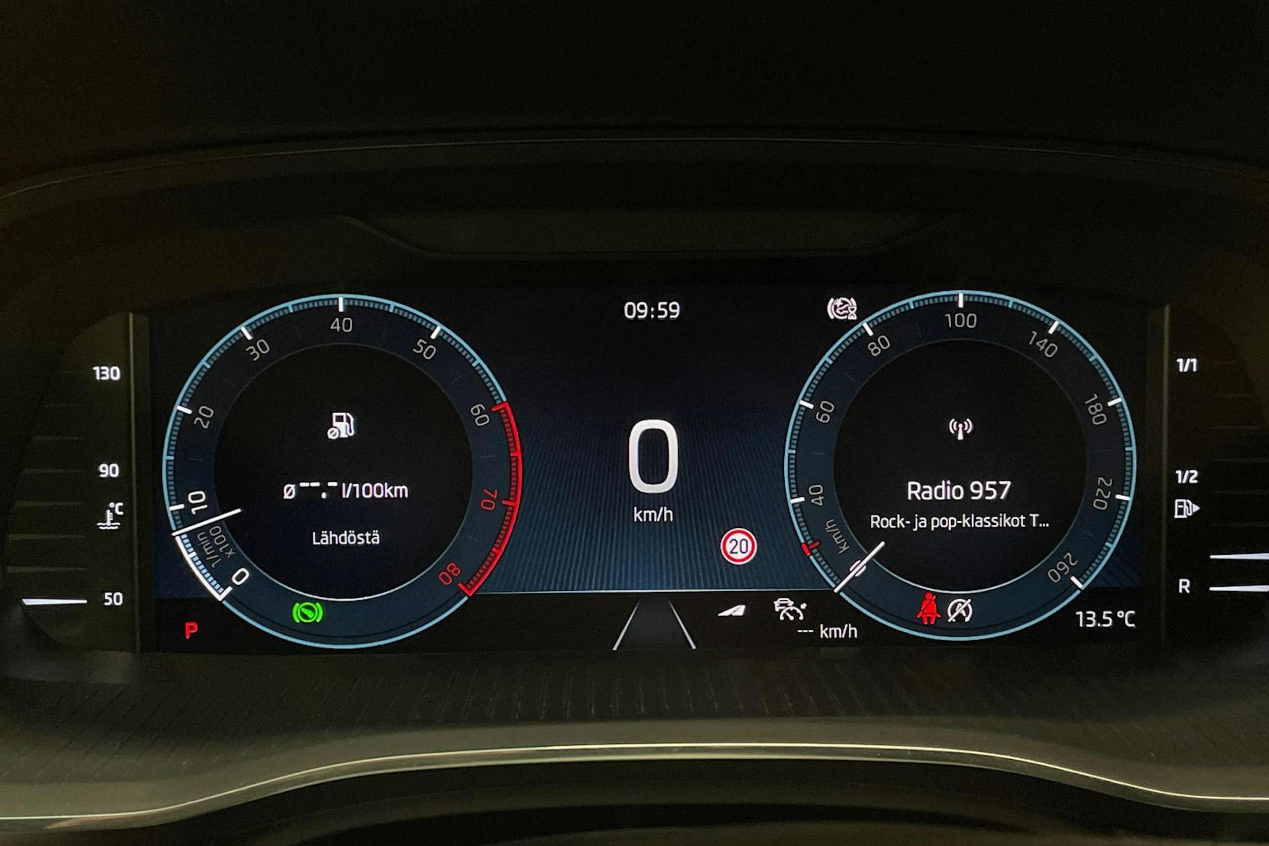 harmaa Skoda Octavia 2021 kuva 15.