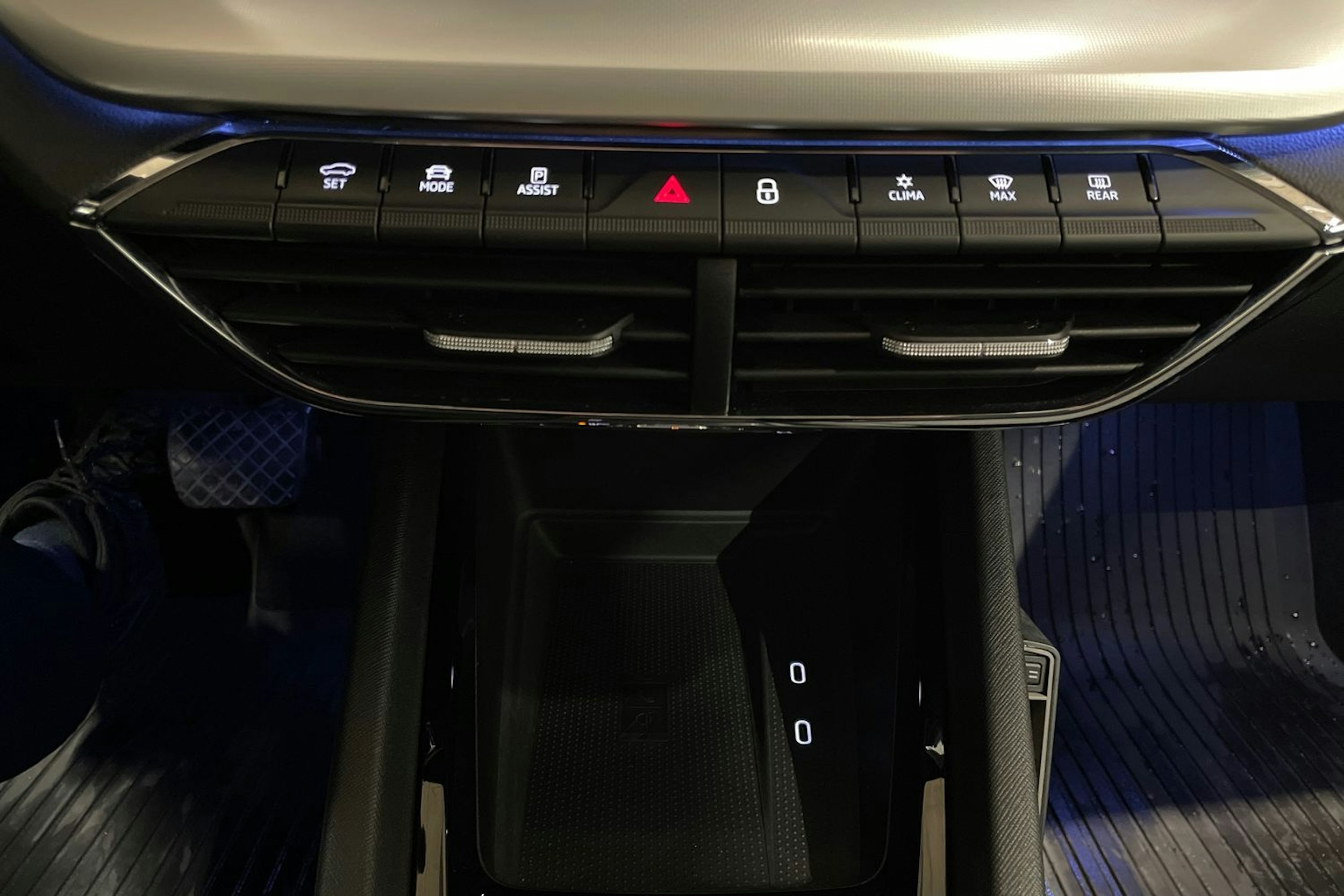 harmaa Skoda Octavia 2021 kuva 23.