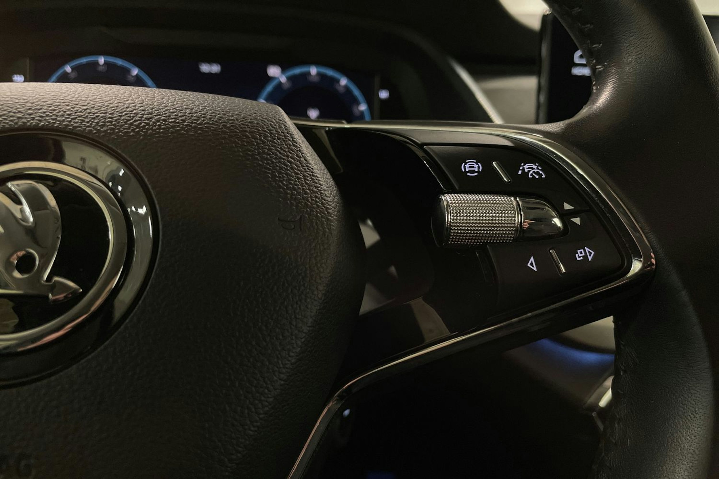 harmaa Skoda Octavia 2021 kuva 27.