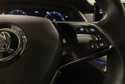 harmaa Skoda Octavia 2021 kuva 27.