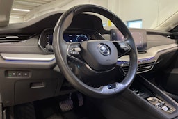 harmaa Skoda Octavia 2021 kuva 29.