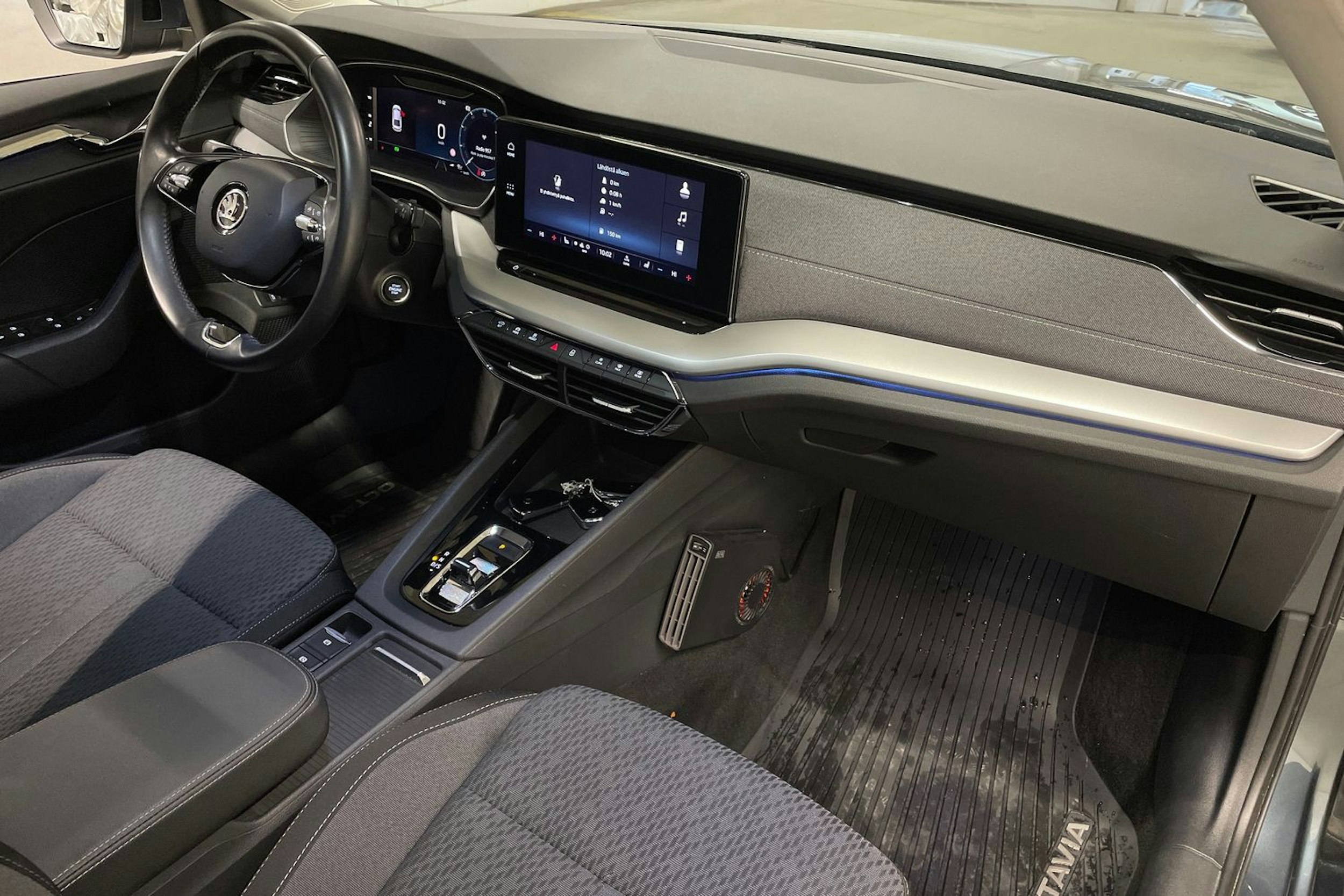 harmaa Skoda Octavia 2021 kuva 31.
