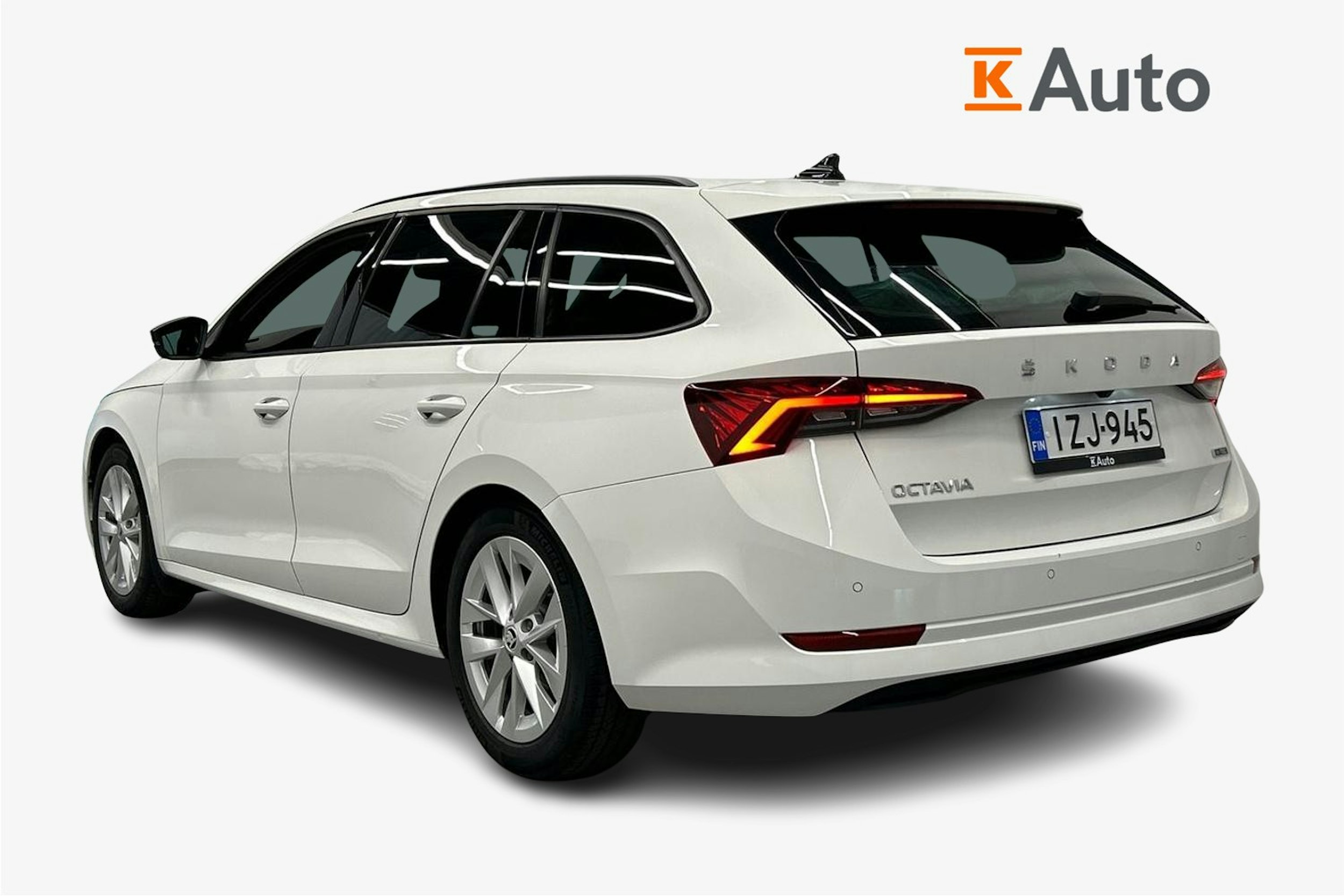 valkoinen Skoda Octavia 2021 kuva 2.