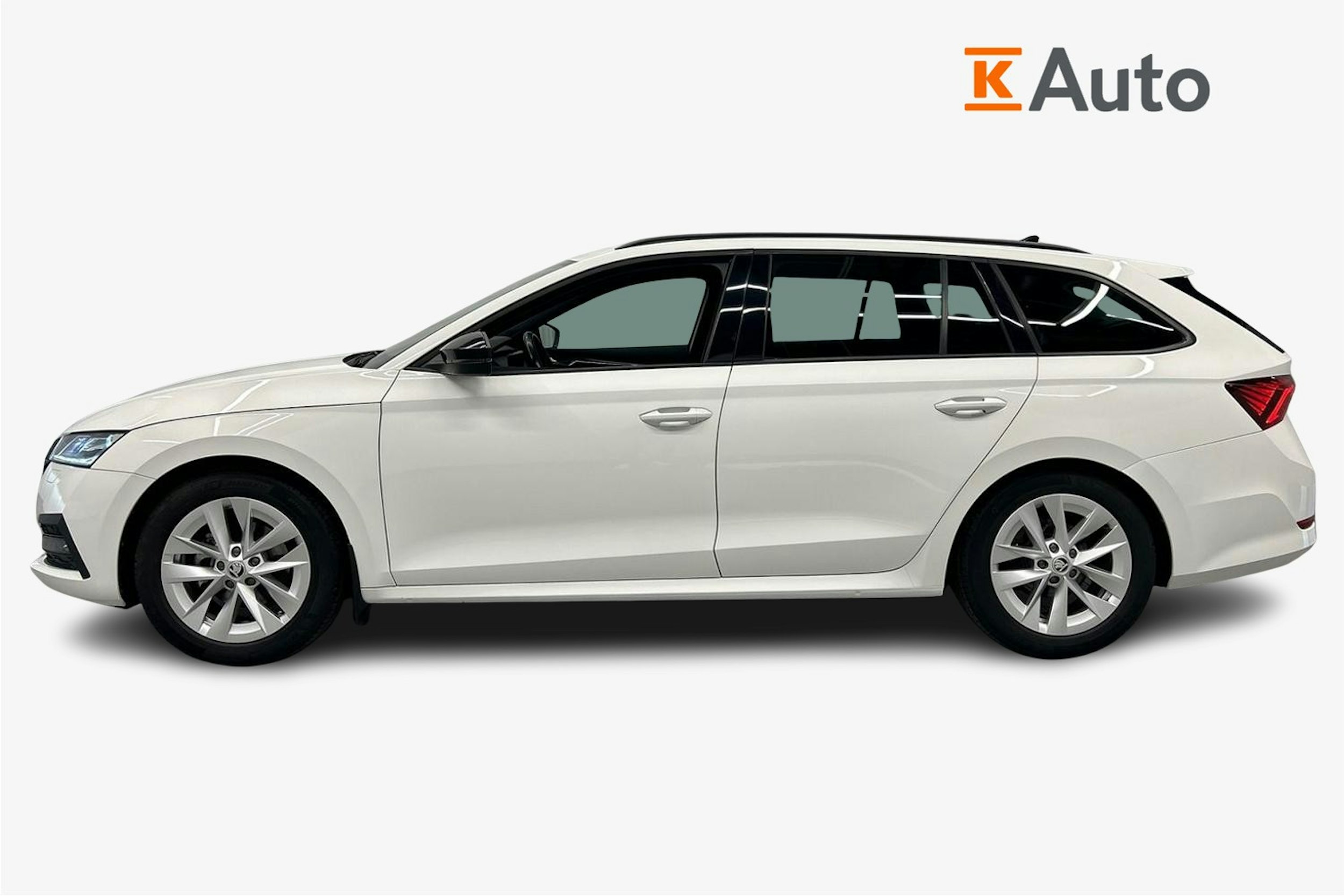 valkoinen Skoda Octavia 2021 kuva 6.