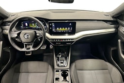valkoinen Skoda Octavia 2021 kuva 9.