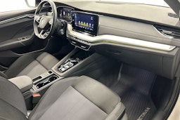 valkoinen Skoda Octavia 2021 kuva 16.