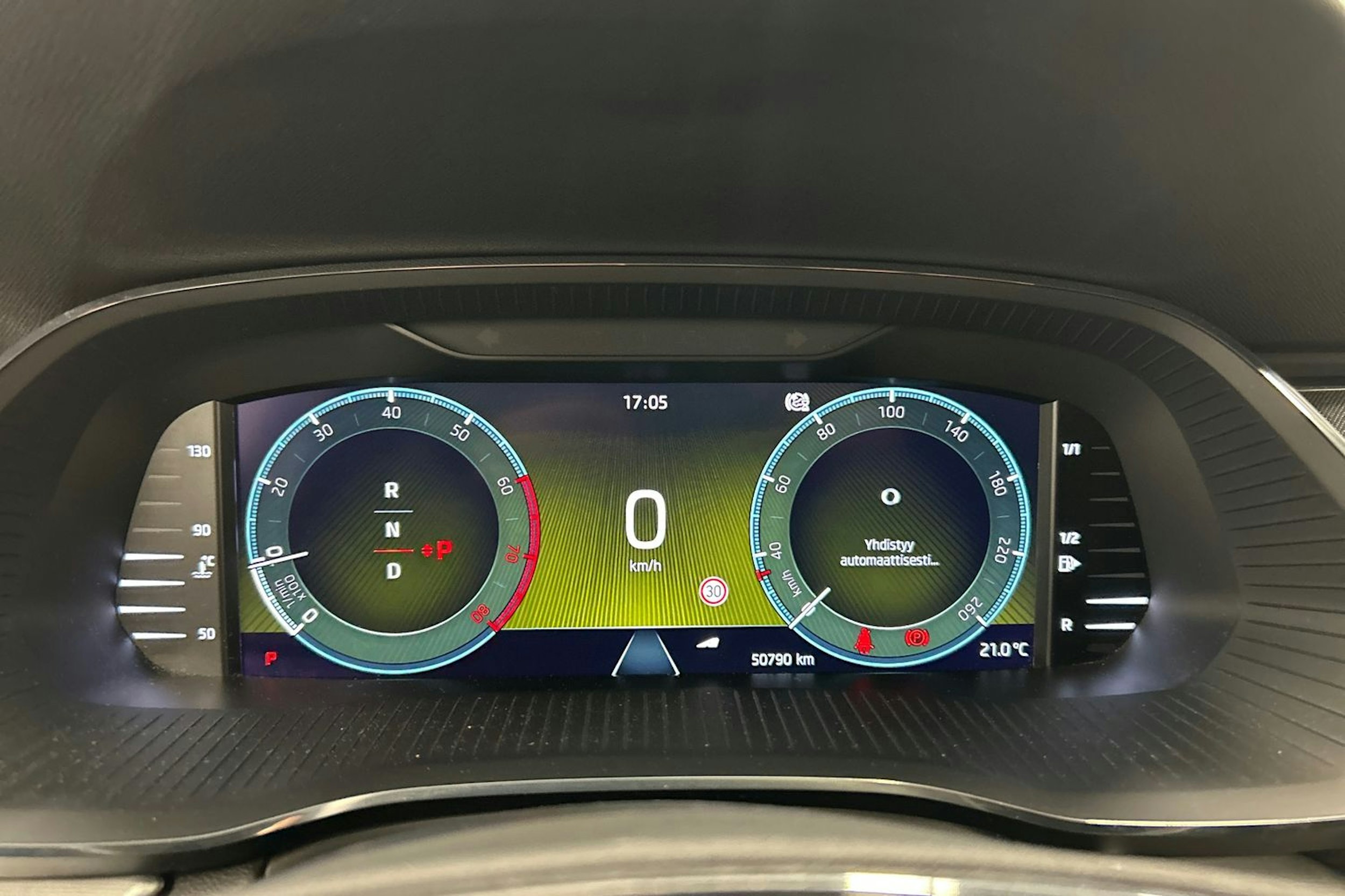 valkoinen Skoda Octavia 2021 kuva 18.