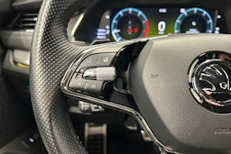 valkoinen Skoda Octavia 2021 kuva 19.
