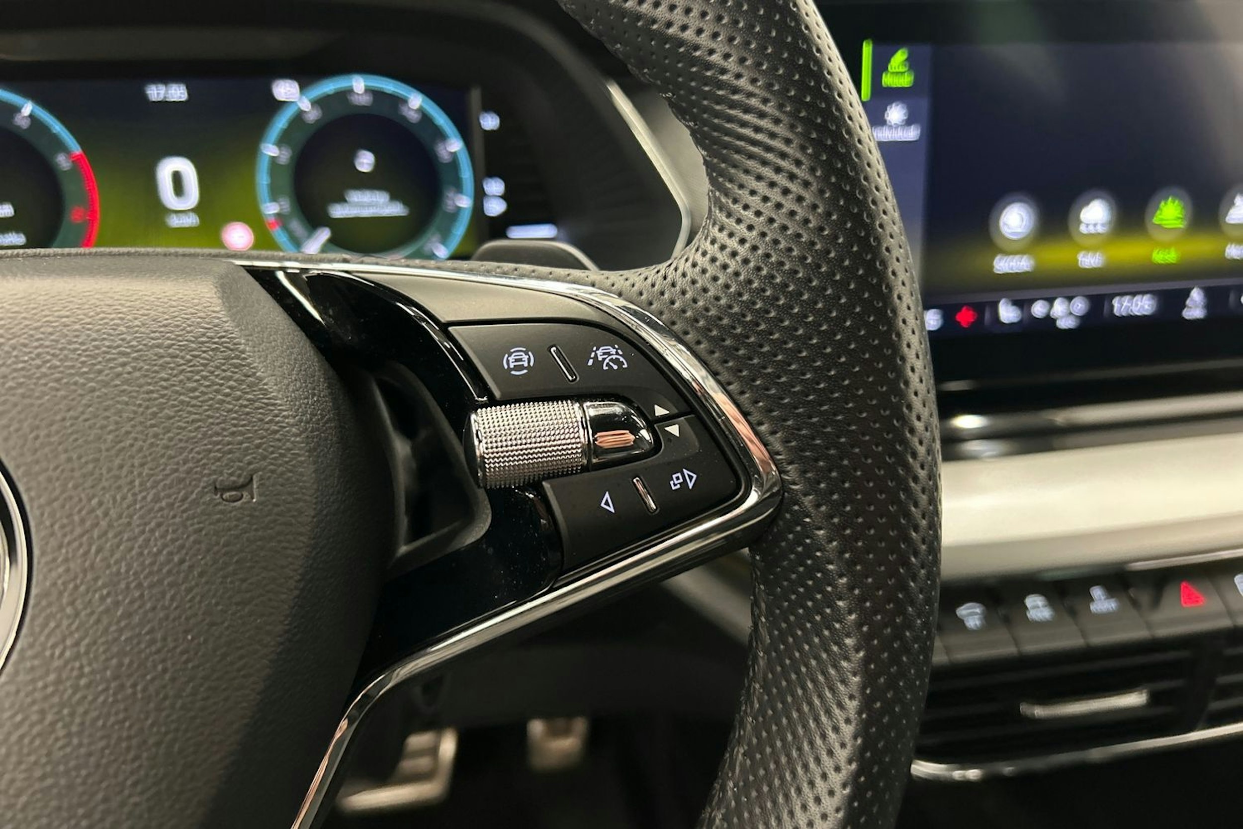 valkoinen Skoda Octavia 2021 kuva 20.
