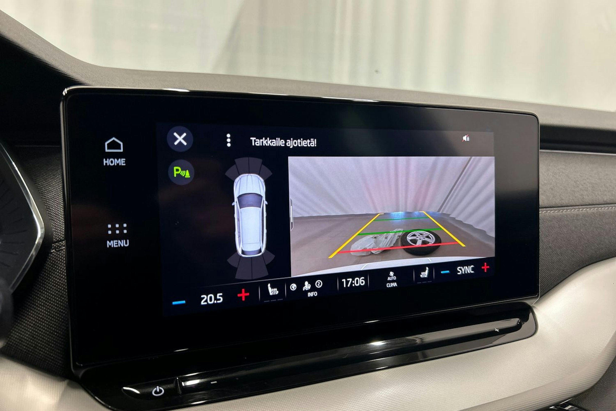 valkoinen Skoda Octavia 2021 kuva 22.