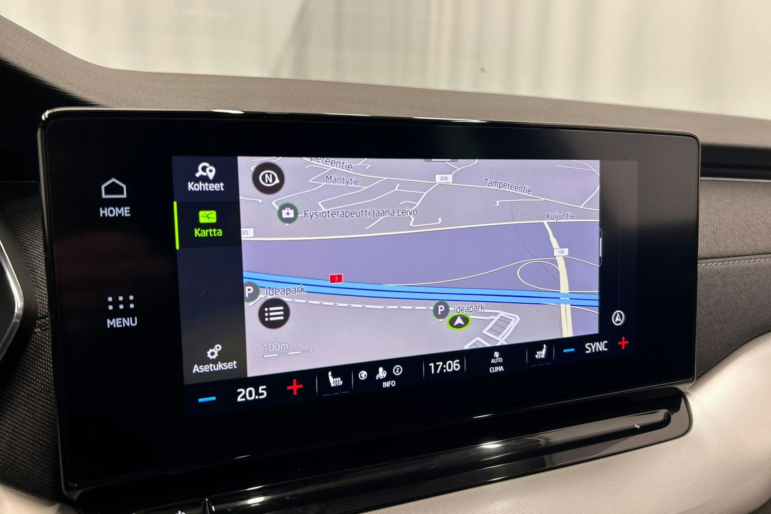valkoinen Skoda Octavia 2021 kuva 23.