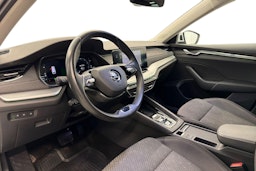 valkoinen Skoda Octavia 2021 kuva 6.