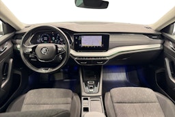 valkoinen Skoda Octavia 2021 kuva 7.