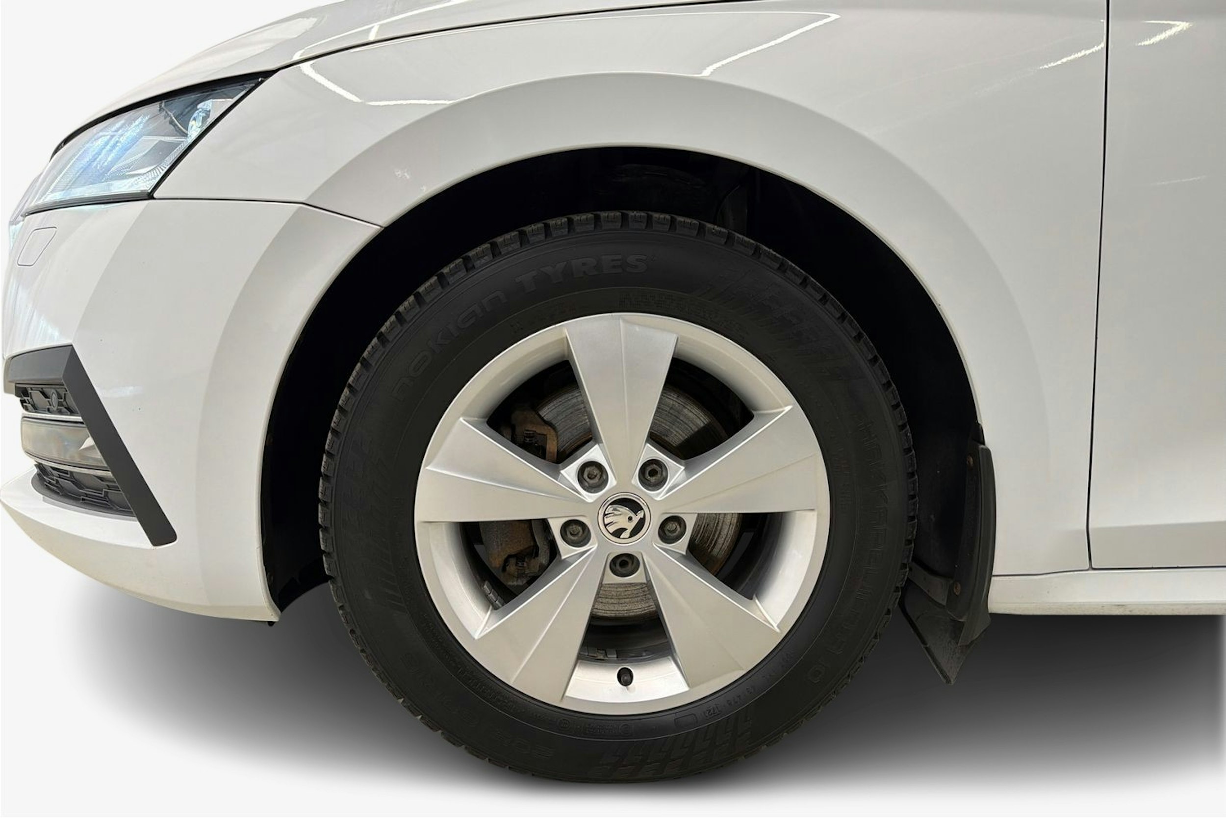 valkoinen Skoda Octavia 2021 kuva 9.