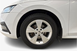 valkoinen Skoda Octavia 2021 kuva 9.